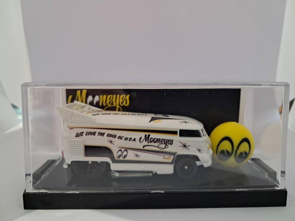 Mooneyes Dragbus - White - CS Customs