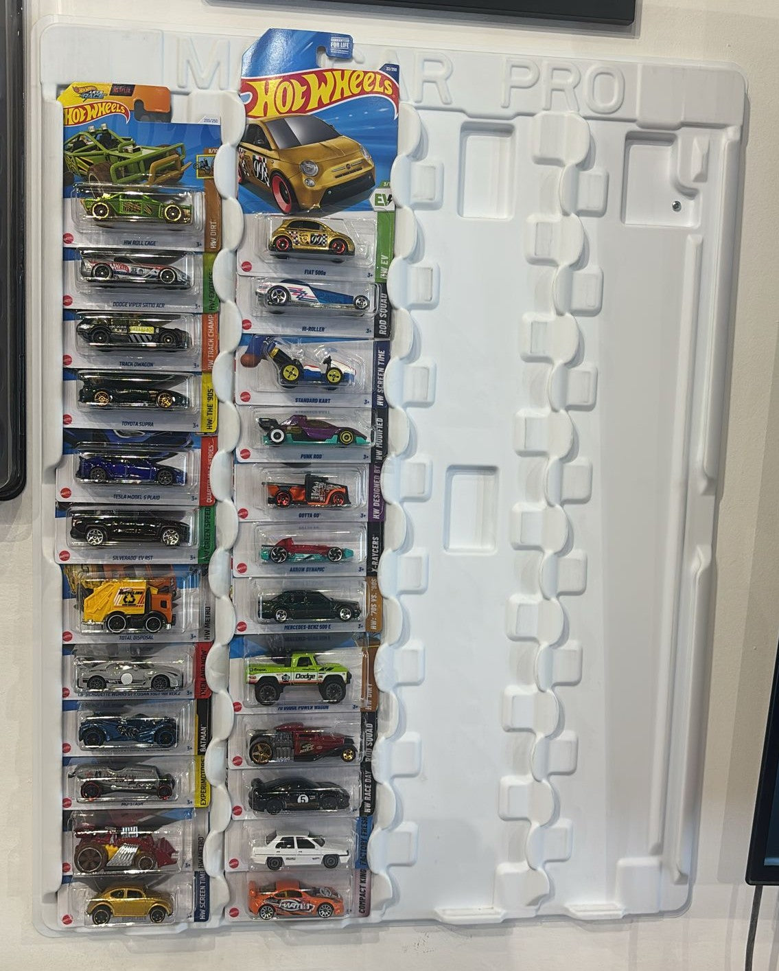 Mascar Pro - Carded Cars Display with Dust Cover (White)