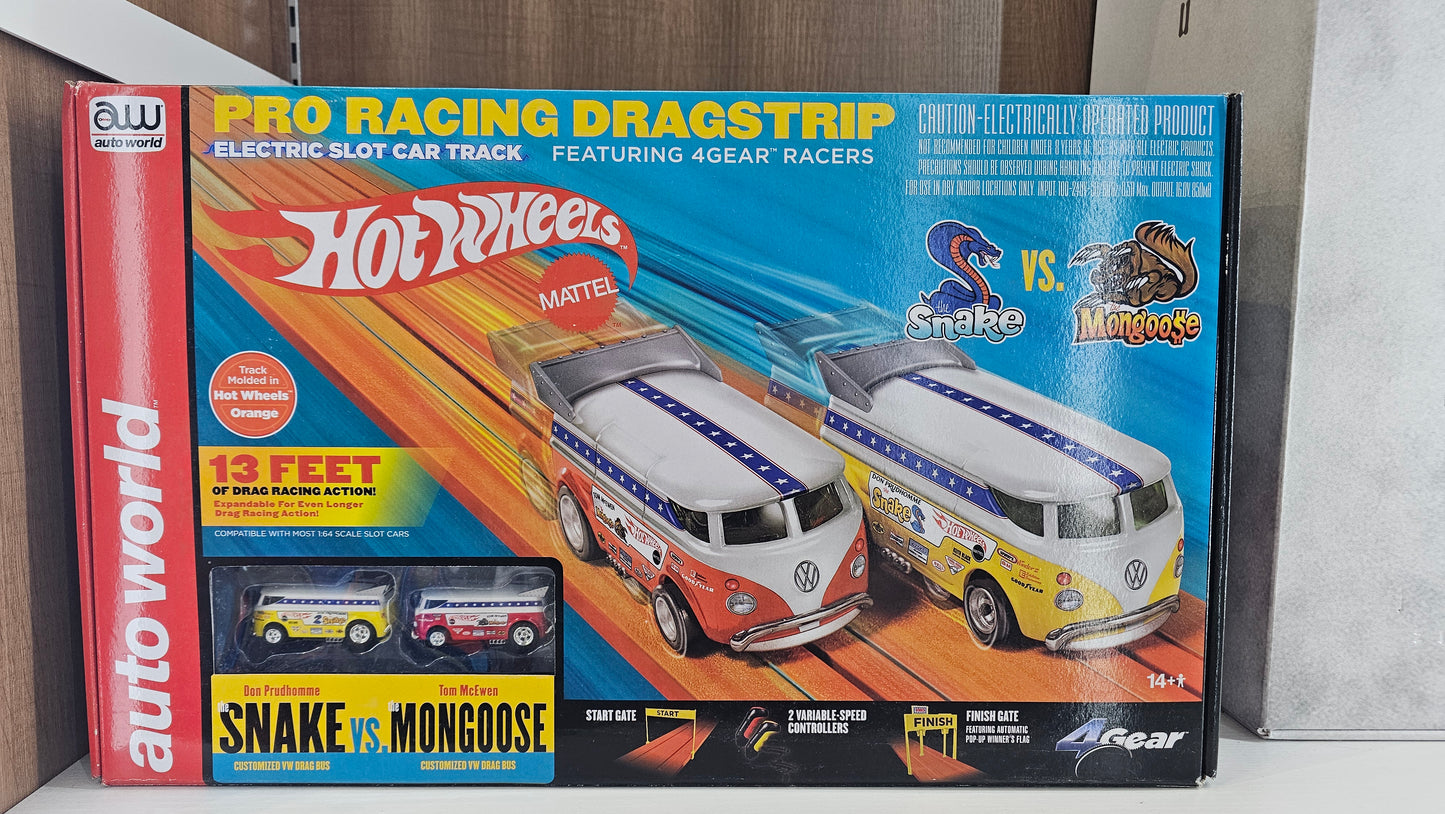 Snake vs Mongoose Drag Bus AutoWorld Slot Car Racing Track set with 2 Exclusive Hot Wheels Dragbus