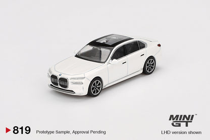 MGT00819 BMW i7 xDrive60 Mineral White