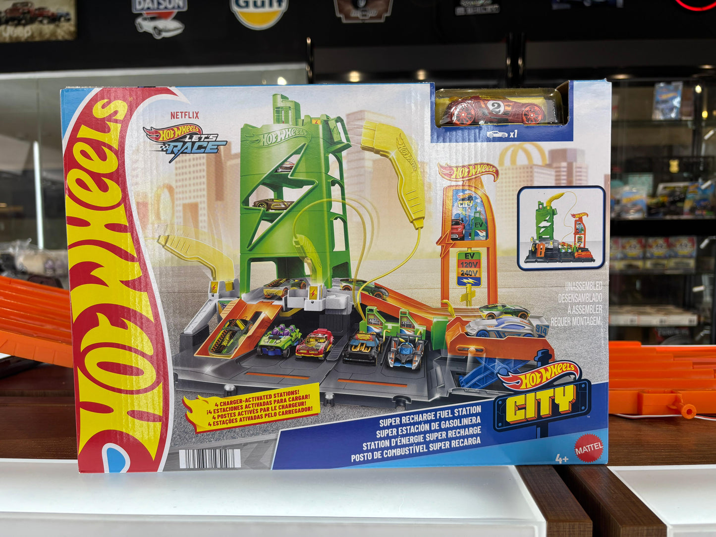 HTN79 Hot Wheels City Super Fuel Station