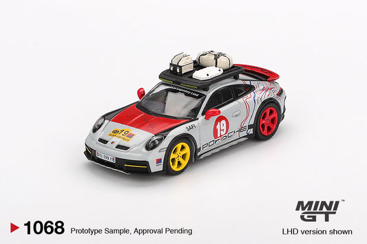 MGT01068 BL Porsche 911 Dakar "Uncle Rally" - MiniGT 1:64